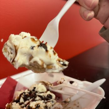 Sineore Cannoli - Desserts Near Me - Portsmouth, New Hampshire Sineore Cannoli - Desserts Near Me - Portsmouth, New Hampshire