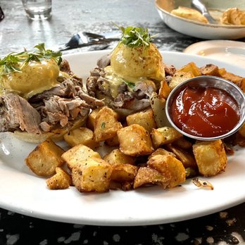 The Ice Plant - Eggs Benedict with roast beef - Cocktail Bars Near Me - St. Augustine, Florida