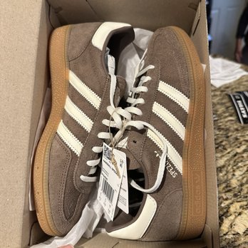 adidas - Shoe Stores Near Me - Los Cerritos, California