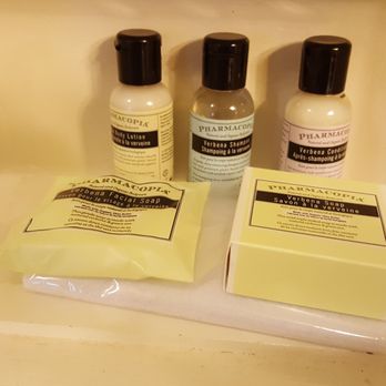 MarQueen Hotel - Bathroom. - Hotels Near Me - Seattle, Washington MarQueen Hotel - Bathroom. - Hotels Near Me - Seattle, Washington