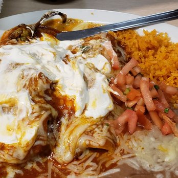 El Mariachi - Combo plate with chili rellenos and enchilada (smothered with sour cream before I remembered to take a picture lol) - Mexican Near Me - Kapolei, Hawaii El Mariachi - Combo plate with chili rellenos and enchilada (smothered with sour cream before I remembered to take a picture lol) - Mexican Near Me - Kapolei, Hawaii