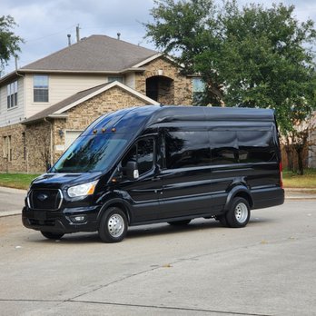 DHannah's Luxury Transportation - 15-Passenger Executive Transit - Limos Near Me DHannah's Luxury Transportation - 15-Passenger Executive Transit - Limos Near Me