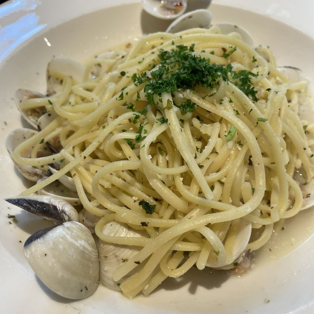 La Bottega - Linguini and Clams - Italian Near Me - Vail, Colorado