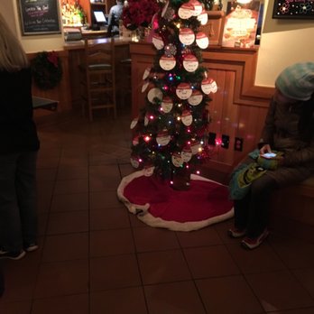 Olive Garden Italian Restaurant - Festive tree - Italian Near Me - Aurora, Colorado Olive Garden Italian Restaurant - Festive tree - Italian Near Me - Aurora, Colorado