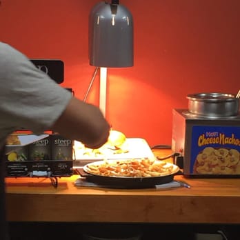 Quinnz Pinz - Was wondering why our food wasn't delivered. Went up after 30 minutes and found it under the heat lamp. - Bowling Near Me - Middletown, New York