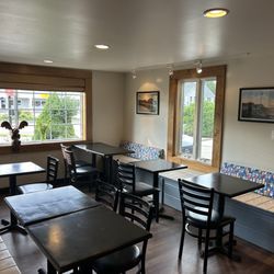 State Line Lobster - Seating