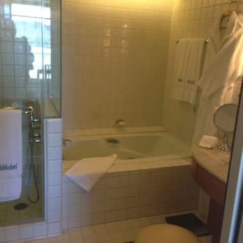 Halekulani Hotel - Hotels Near Me - Honolulu, Hawaii