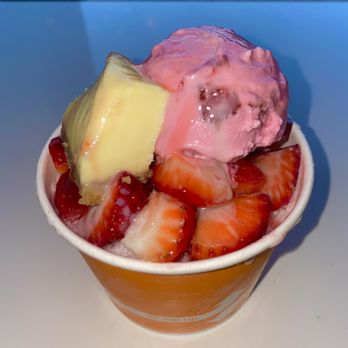Look Up Dessert Cafe - Strawberry Snowcream - Ice Cream & Frozen Yogurt Near Me - Chesapeake, Virginia Look Up Dessert Cafe - Strawberry Snowcream - Ice Cream & Frozen Yogurt Near Me - Chesapeake, Virginia