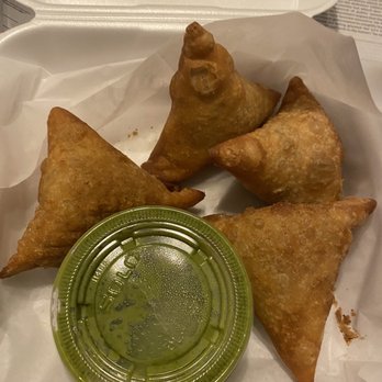 Signature India - 4 Pieces Vegetable Samosa - Indian Near Me - Saint Louis, Missouri Signature India - 4 Pieces Vegetable Samosa - Indian Near Me - Saint Louis, Missouri