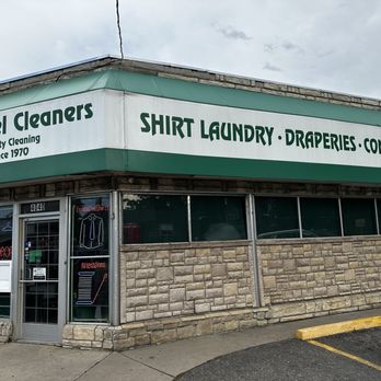Carousel Cleaners - Parking lot - Dry Cleaning Near Me - Denver, Colorado