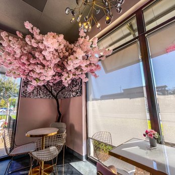Chant’el Cafe - TERRIFIC flower decor - Cafes Near Me - Folsom, California