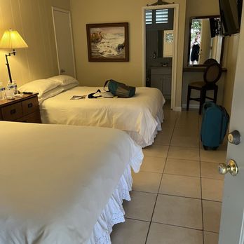 The Tides - Nice separate room with 2 double beds. Omg the mattress and bedding with pillows was so comfortable. Hard to get out of bed !! lol - Hotels Near Me - Laguna Beach, California The Tides - Nice separate room with 2 double beds. Omg the mattress and bedding with pillows was so comfortable. Hard to get out of bed !! lol - Hotels Near Me - Laguna Beach, California