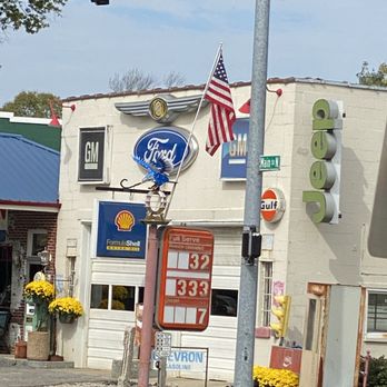 Browning's Country Ham - view from the patio, cute downtown. - Delis Near Me - Dry Ridge, Kentucky Browning's Country Ham - view from the patio, cute downtown. - Delis Near Me - Dry Ridge, Kentucky