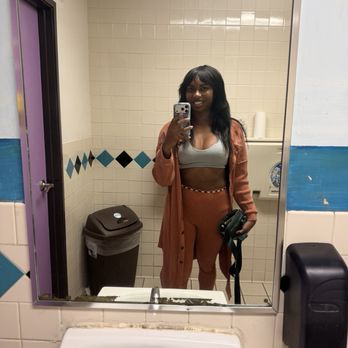 Cabo Seafood Grill & Cantina - Bathroom selfie - Mexican Near Me - Oxnard, California Cabo Seafood Grill & Cantina - Bathroom selfie - Mexican Near Me - Oxnard, California