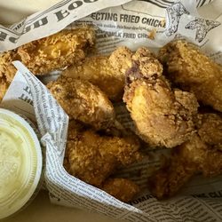 Giovanni’s 724 Italian Express - Bone in chicken wing