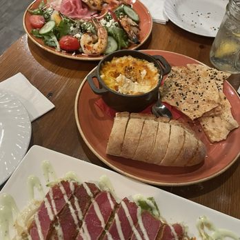 Vintage - Vintage Crab Dip, Ahi Tuna, salad with shrimp - American Near Me - New Market, Maryland