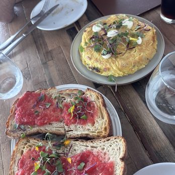 Edan Bistro - Tortilla española and pan con tomate - Basque Near Me - North Miami, Florida Edan Bistro - Tortilla española and pan con tomate - Basque Near Me - North Miami, Florida