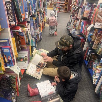 Vroman's Bookstore - Bookstores Near Me - Pasadena, California