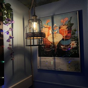 R&R Bar - bathroom - Cocktail Bars Near Me - Portland, Oregon