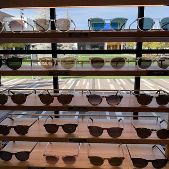Warby Parker Oakbrook Center - Eyewear & Opticians Near Me - Oak Brook, Illinois