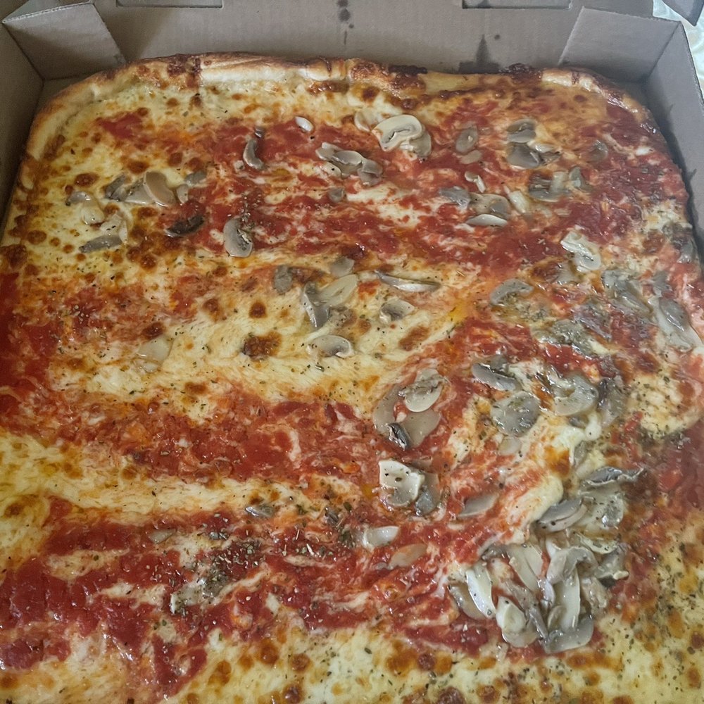 Trenton pizza with mushrooms