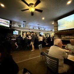 Judi's Lounge Bar & Grill - Jump'n on a Tuesday!