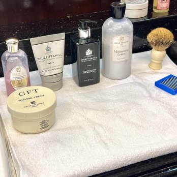 文華理髮店 - Truefitt & Hill and Geo. F. Trumpet products are exclusively used for a men's shave. - Barbers Near Me - Hong Kong, HK
