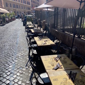 Da Vittorio - The only table in the shade, that we weren't allowed to sit at, because it was a four seat! Wha?..... ‍ - Seafood Near Me - Rome, RM