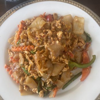 NaPha Thai Kitchen - Pad kee mao - Thai Near Me - Middletown, Rhode Island