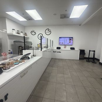Crumbl - Cerritos - Clean store - Bakeries Near Me - Cerritos, California Crumbl - Cerritos - Clean store - Bakeries Near Me - Cerritos, California