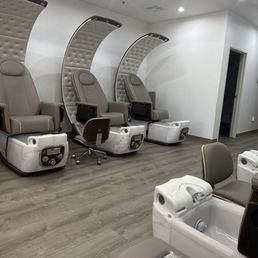 Nail salon - pedicure stations Nail salon - pedicure stations