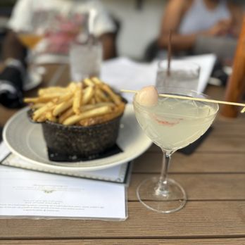 The Pinery - Truffle fries and lychee martini - American Near Me - Orlando, Florida The Pinery - Truffle fries and lychee martini - American Near Me - Orlando, Florida