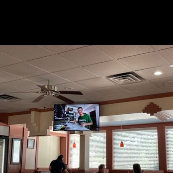 Sandy Springs Diner - Tv and ceiling fans in main dining room area. - American Near Me - Atlanta, Georgia Sandy Springs Diner - Tv and ceiling fans in main dining room area. - American Near Me - Atlanta, Georgia
