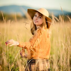 Maë Lans Photography - Woman in long yellow grass in front of mountain backdrop in Redmond, Washington