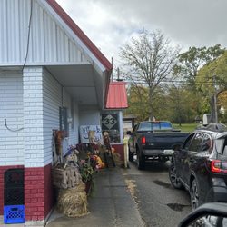 33 North Eats & Treats