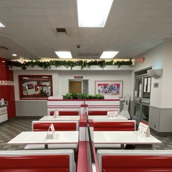 In-N-Out Burger - Fast Food Near Me - Northridge, California