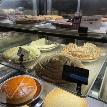 Mia's Bakery - Bakeries Near Me - Brooklyn, New York