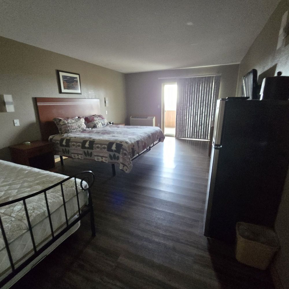 Great Sand Dunes Lodge - Spacious king room with trundle - Bed & Breakfast Near Me - Mosca, Colorado