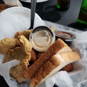 Crawgators Bar and Grill - Red fish - Seafood Near Me - Venice, Louisiana
