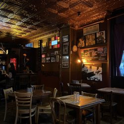 The Weary Traveler Freehouse - Side dining area