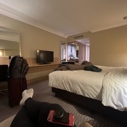Queen room