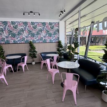 Fragaria - Inside - Ice Cream & Frozen Yogurt Near Me - Maitland, Florida