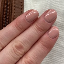 Londora Nail Boutique - Ripples in the paint right after the appointment