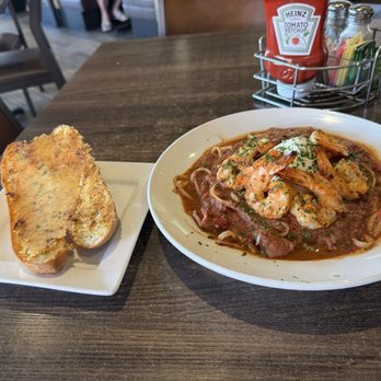 Pinnacle Grille - My shrimp pasta with garlic bread! - Burgers Near Me - Scottsdale, Arizona Pinnacle Grille - My shrimp pasta with garlic bread! - Burgers Near Me - Scottsdale, Arizona