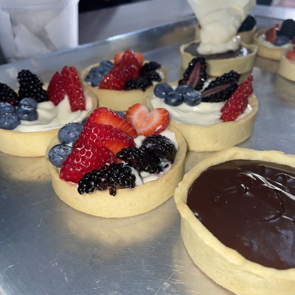 Atelier Sucré - Chocolate and Vanilla Custard Fruit Tart - Do-It-Yourself Food Near Me - New York, New York Atelier Sucré - Chocolate and Vanilla Custard Fruit Tart - Do-It-Yourself Food Near Me - New York, New York
