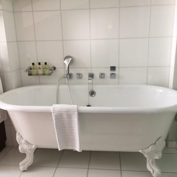 InterContinental Paris Avenue Marceau - Sweet soak at the end of a day of walking. - Hotels Near Me - Paris, 75