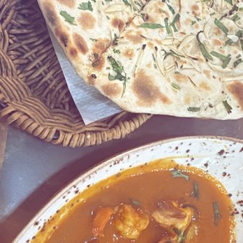 Taste of India - Garlic naan Garlic Prawn - Indian Near Me - Madrid, M Taste of India - Garlic naan Garlic Prawn - Indian Near Me - Madrid, M