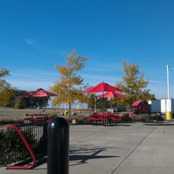 Hearty Platter Cafe - Outdoor dining