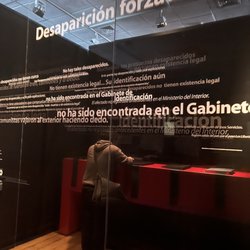 Museo de la Memoria y los Derechos Humanos - Getting nearer to the videos.