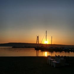 Çakır-Karvan Balık Restoran - Gun batimi manzarasi boyle